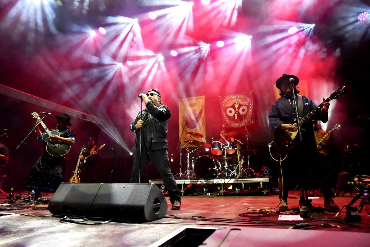 TrutnOFF, den druhý: Energií sálající Monkey Business, ostřílení punkeři SPS i hvězdný Johnny Rotten