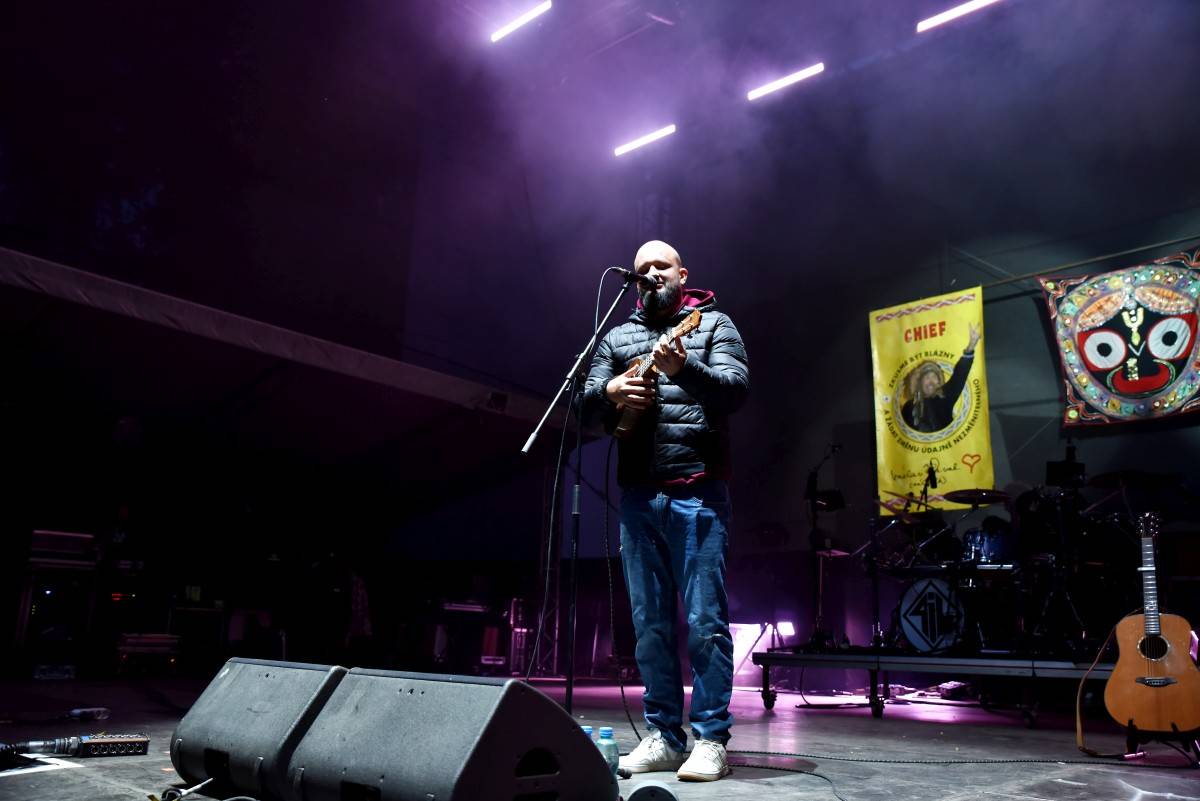 TrutnOFF, den druhý: Energií sálající Monkey Business, ostřílení punkeři SPS i hvězdný Johnny Rotten