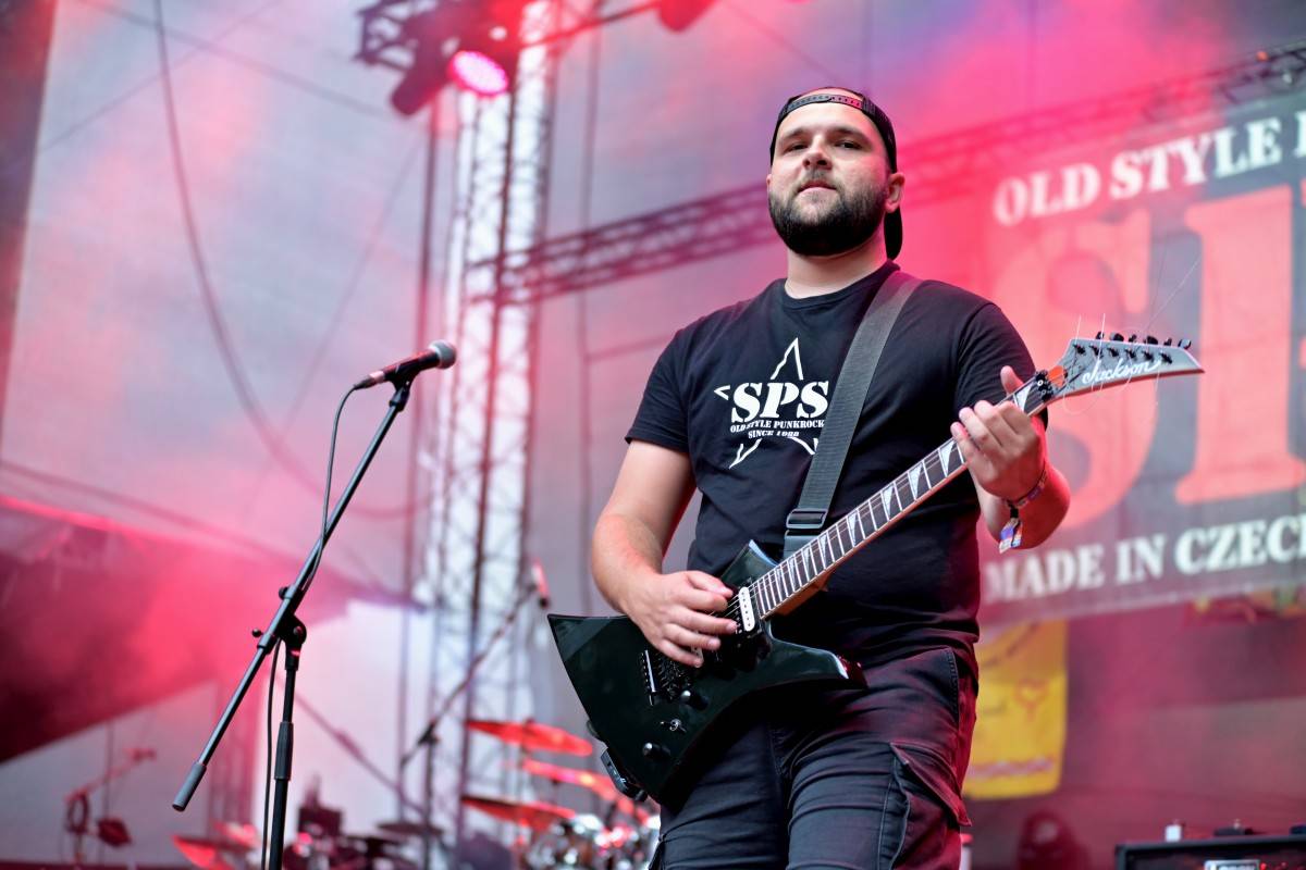 TrutnOFF, den druhý: Energií sálající Monkey Business, ostřílení punkeři SPS i hvězdný Johnny Rotten