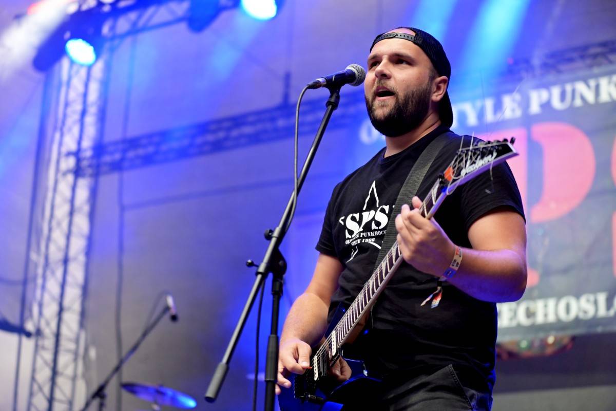 TrutnOFF, den druhý: Energií sálající Monkey Business, ostřílení punkeři SPS i hvězdný Johnny Rotten