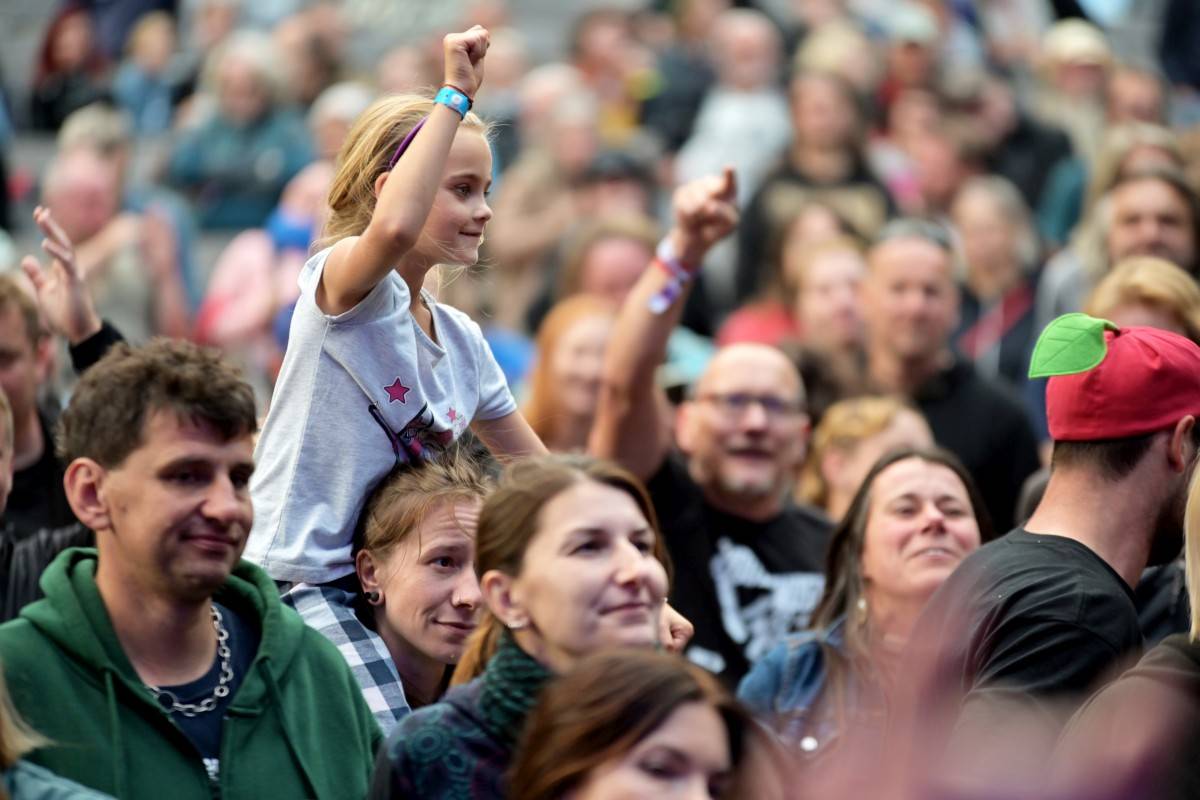 TrutnOFF, den druhý: Energií sálající Monkey Business, ostřílení punkeři SPS i hvězdný Johnny Rotten