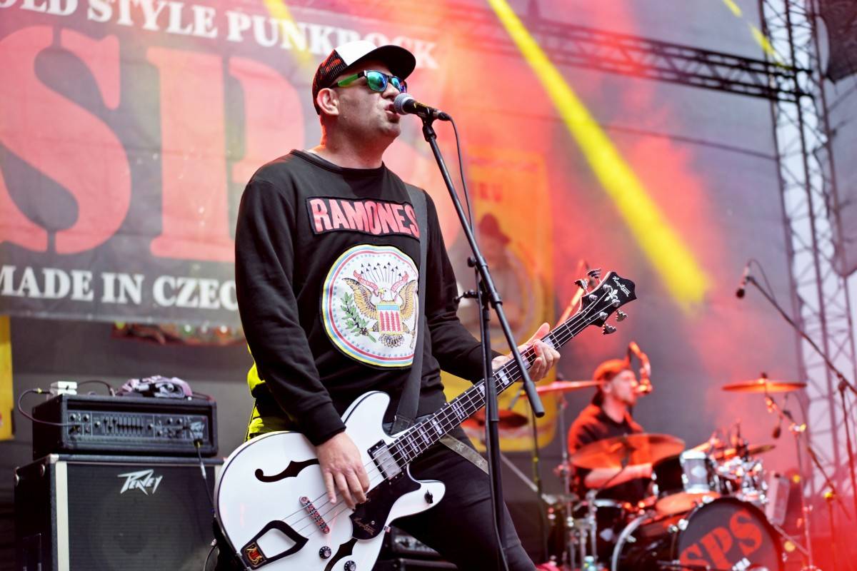 TrutnOFF, den druhý: Energií sálající Monkey Business, ostřílení punkeři SPS i hvězdný Johnny Rotten