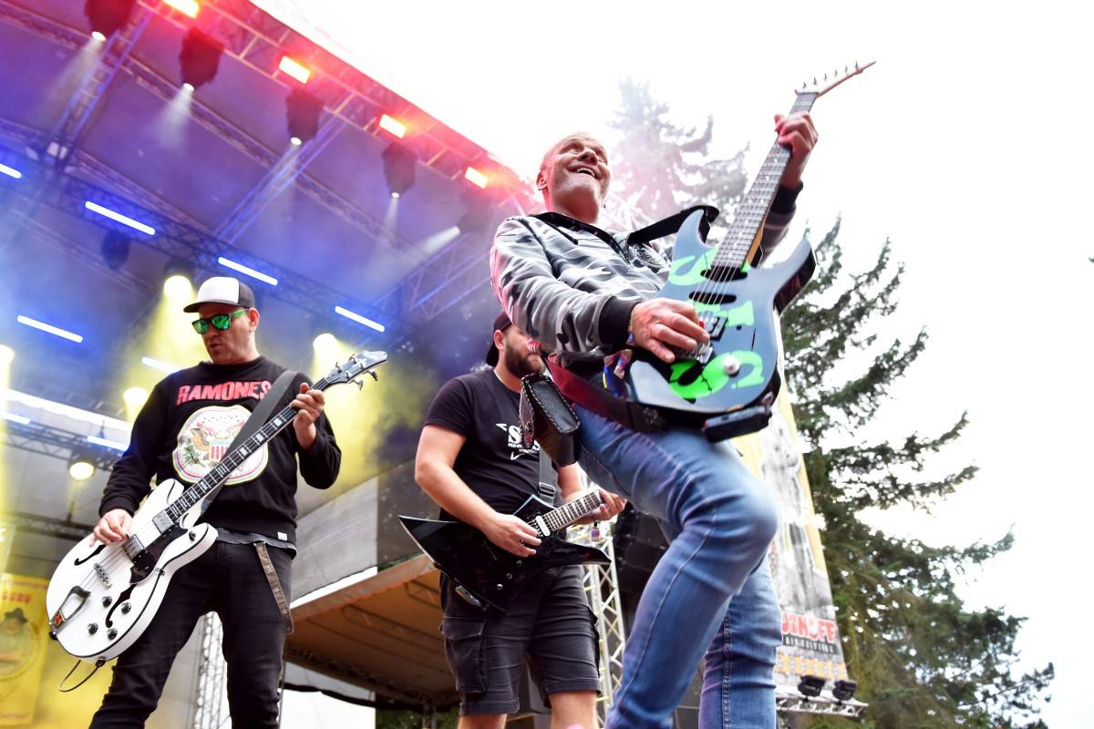 TrutnOFF, den druhý: Energií sálající Monkey Business, ostřílení punkeři SPS i hvězdný Johnny Rotten