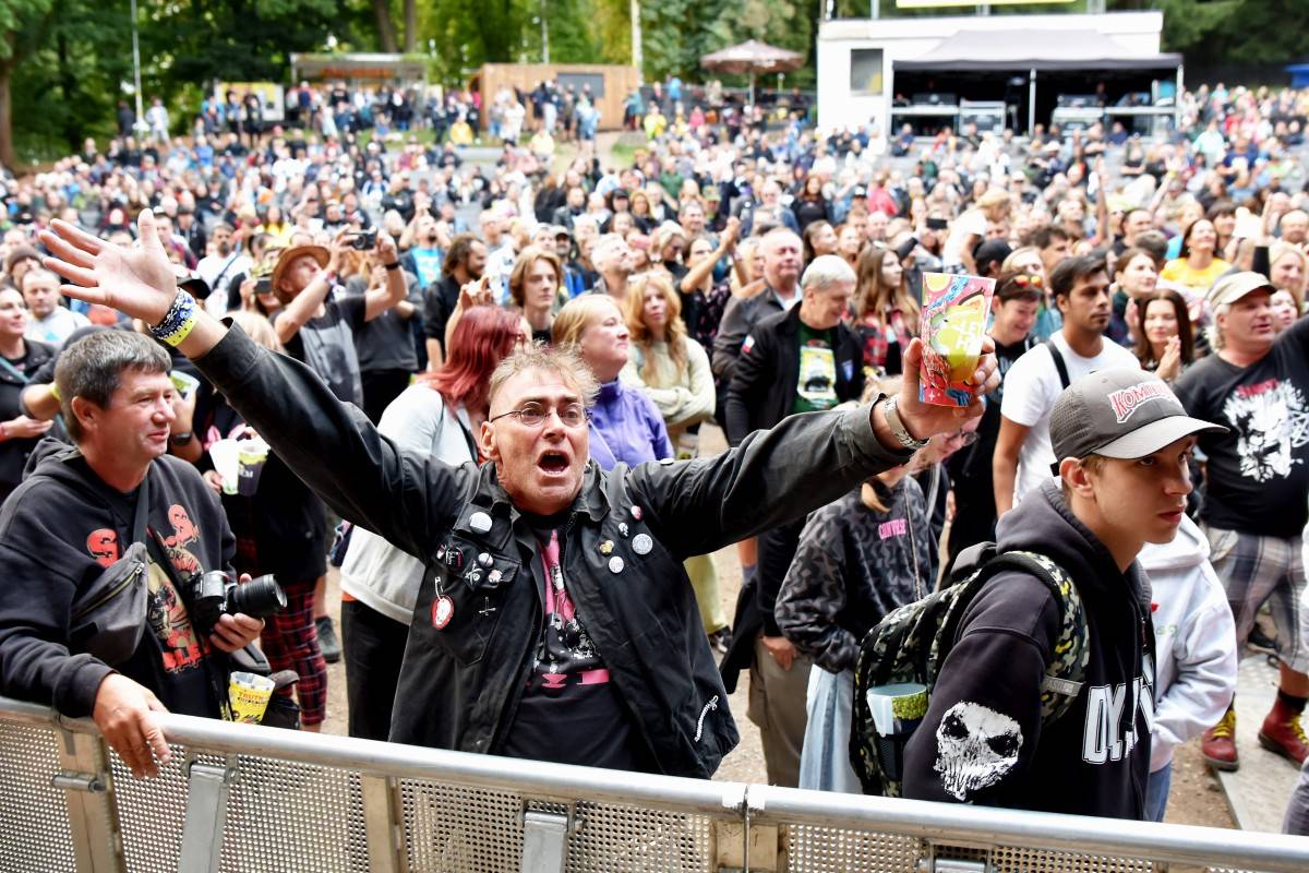 TrutnOFF, den druhý: Energií sálající Monkey Business, ostřílení punkeři SPS i hvězdný Johnny Rotten