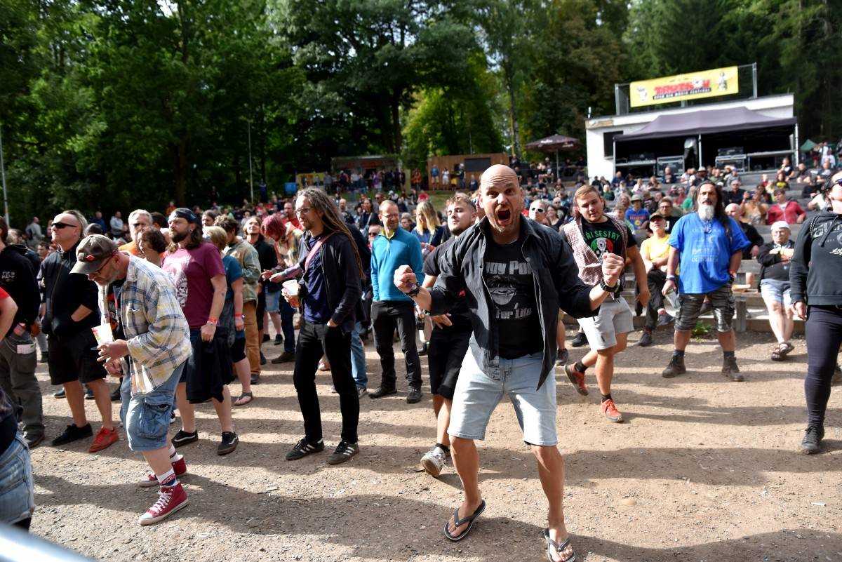 TrutnOFF, den druhý: Energií sálající Monkey Business, ostřílení punkeři SPS i hvězdný Johnny Rotten