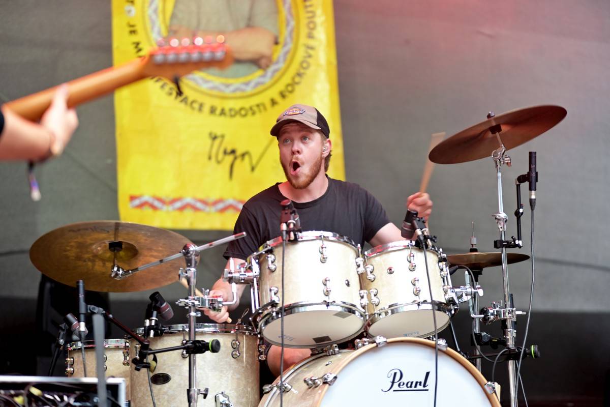 TrutnOFF, den druhý: Energií sálající Monkey Business, ostřílení punkeři SPS i hvězdný Johnny Rotten