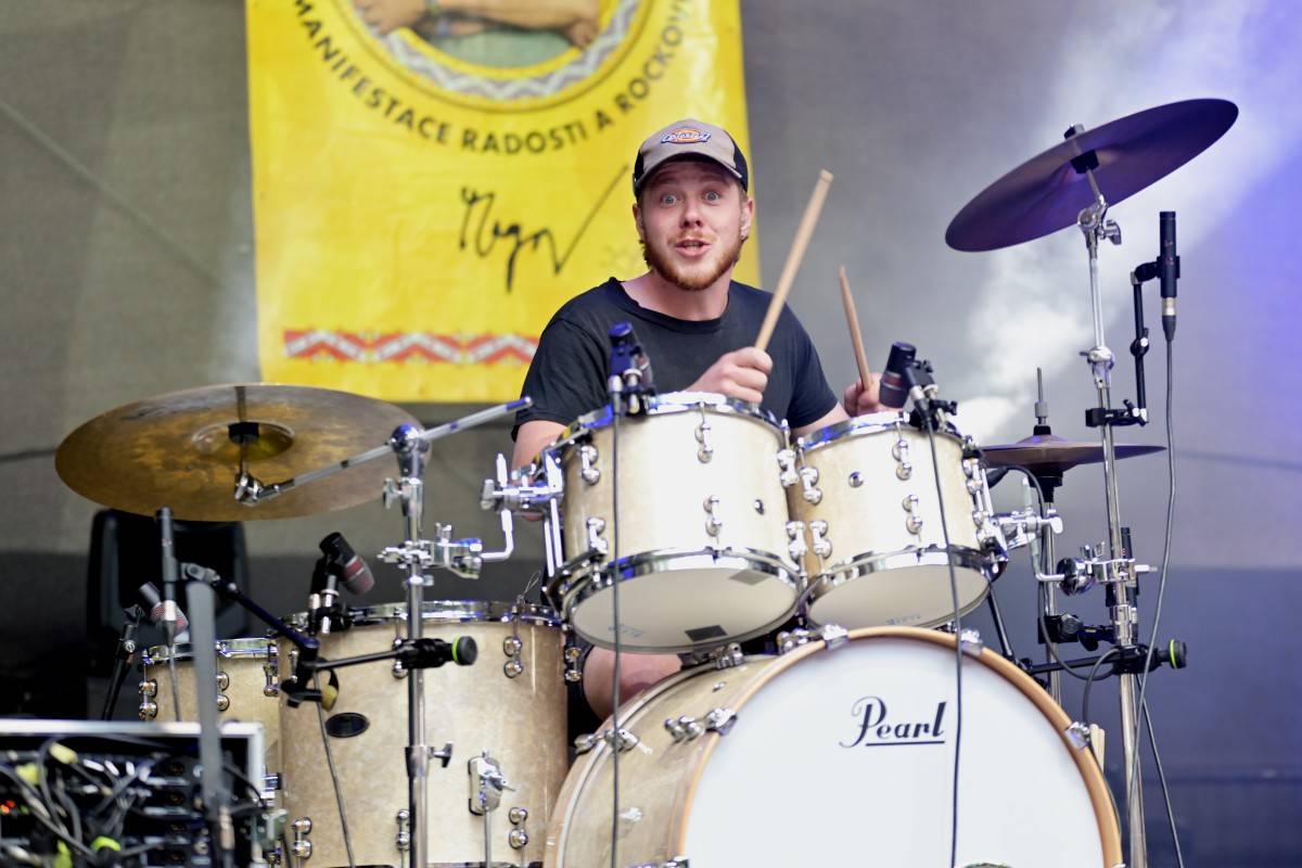 TrutnOFF, den druhý: Energií sálající Monkey Business, ostřílení punkeři SPS i hvězdný Johnny Rotten