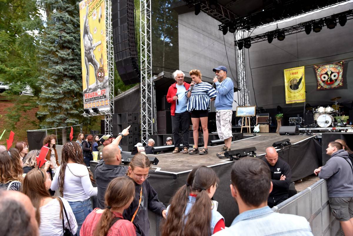 TrutnOFF, den druhý: Energií sálající Monkey Business, ostřílení punkeři SPS i hvězdný Johnny Rotten