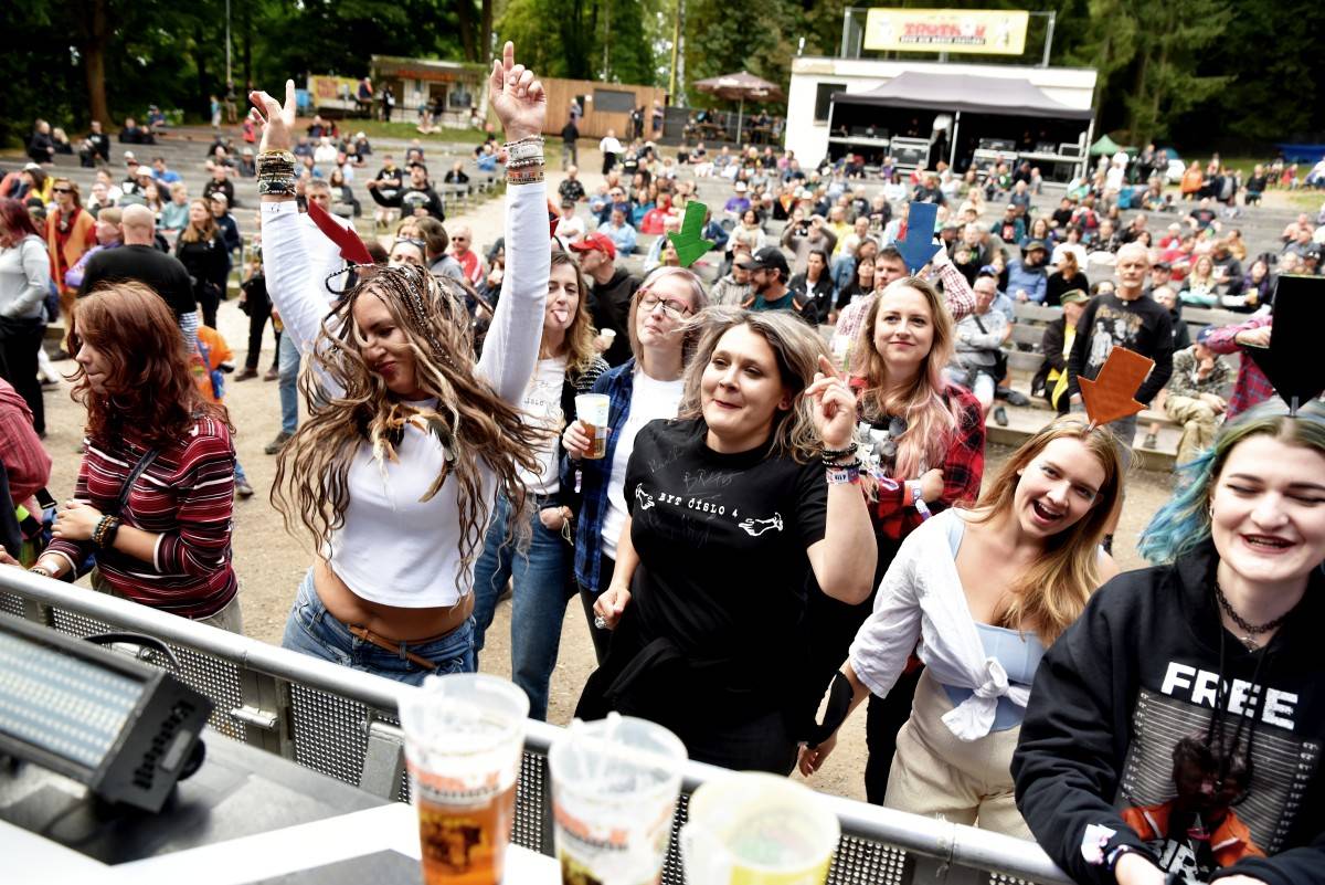 TrutnOFF, den druhý: Energií sálající Monkey Business, ostřílení punkeři SPS i hvězdný Johnny Rotten