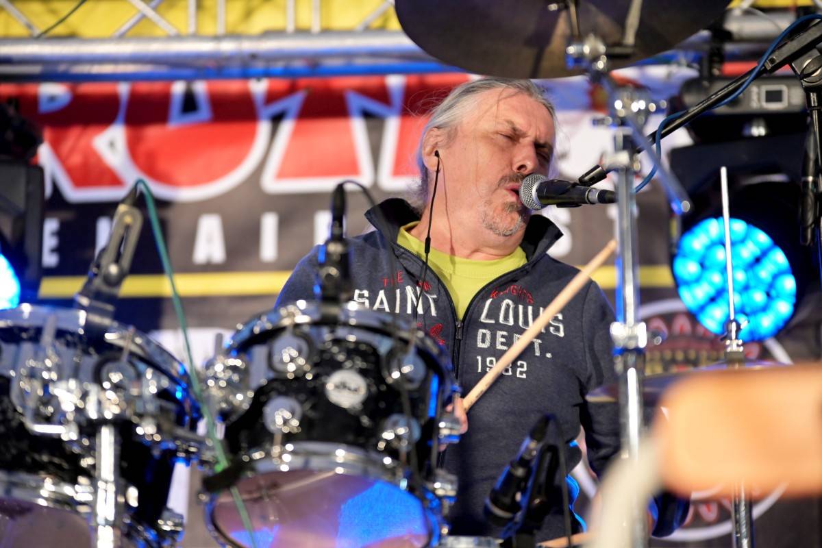 TrutnOFF, den druhý: Energií sálající Monkey Business, ostřílení punkeři SPS i hvězdný Johnny Rotten