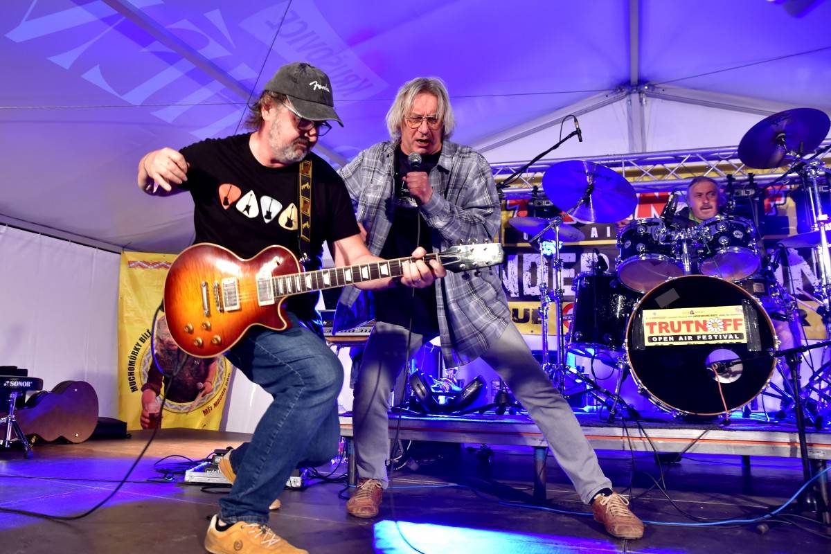 TrutnOFF, den druhý: Energií sálající Monkey Business, ostřílení punkeři SPS i hvězdný Johnny Rotten