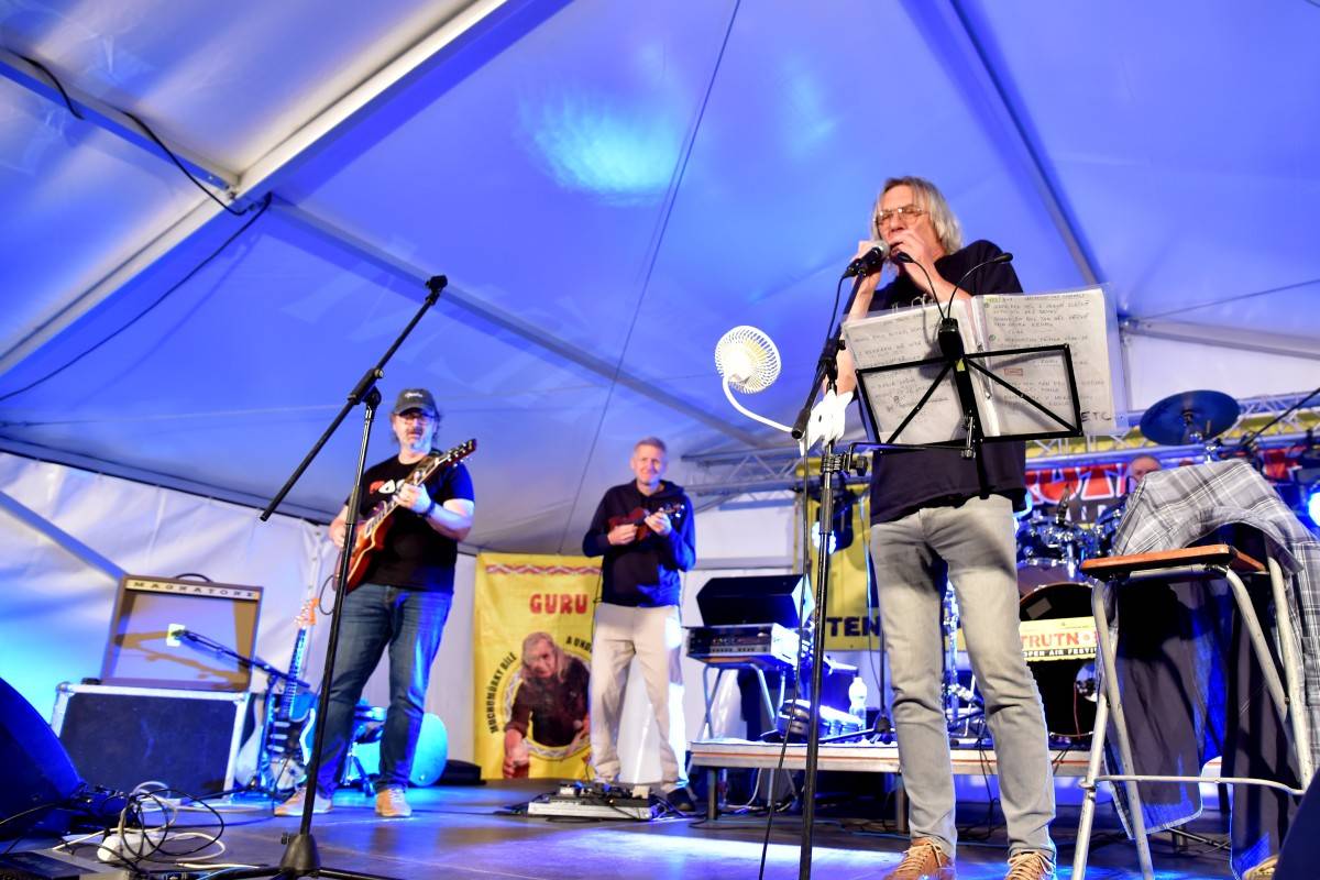 TrutnOFF, den druhý: Energií sálající Monkey Business, ostřílení punkeři SPS i hvězdný Johnny Rotten