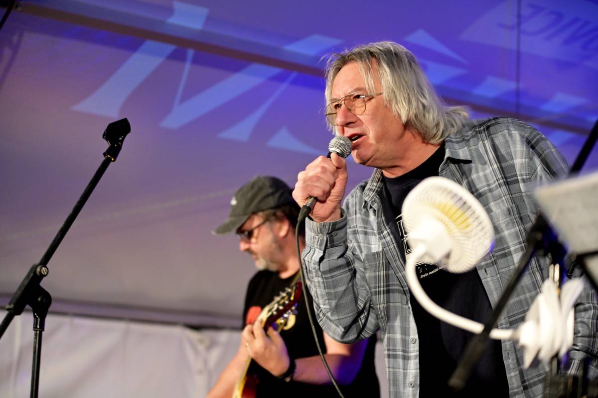 TrutnOFF, den druhý: Energií sálající Monkey Business, ostřílení punkeři SPS i hvězdný Johnny Rotten