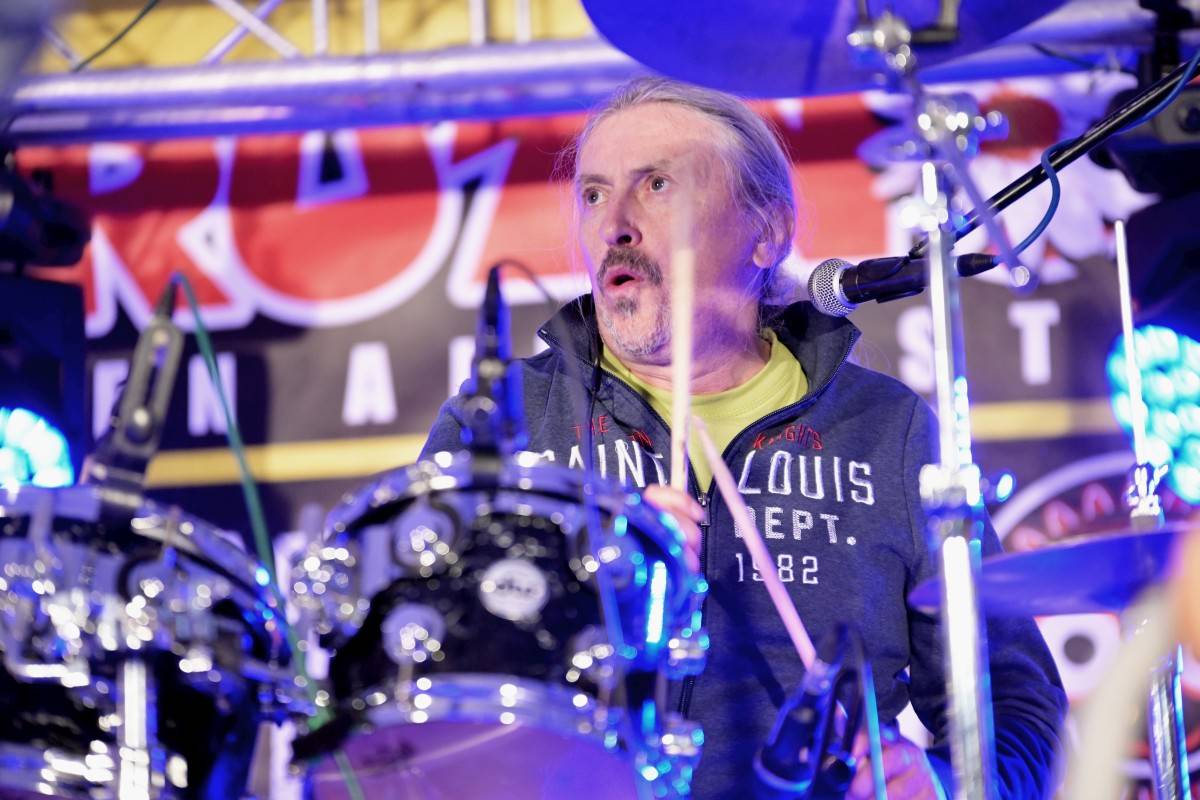 TrutnOFF, den druhý: Energií sálající Monkey Business, ostřílení punkeři SPS i hvězdný Johnny Rotten