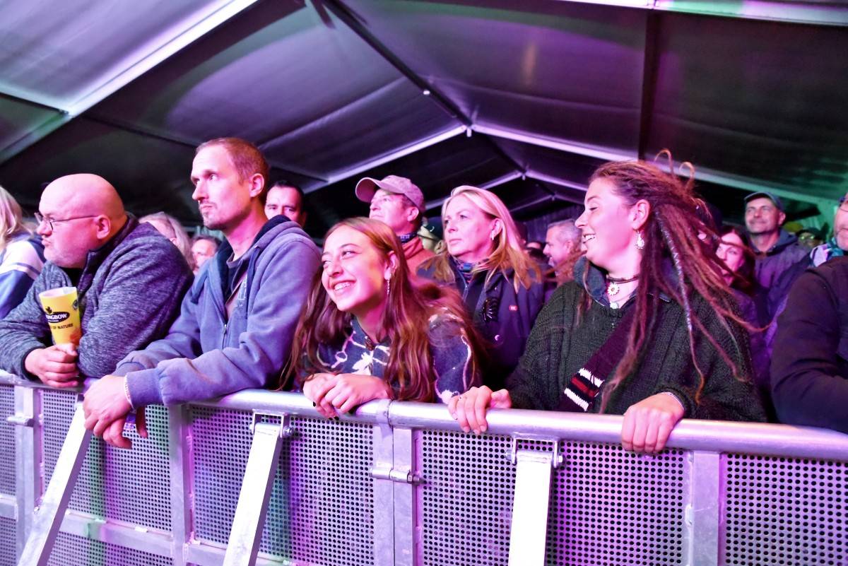 TrutnOFF, den druhý: Energií sálající Monkey Business, ostřílení punkeři SPS i hvězdný Johnny Rotten