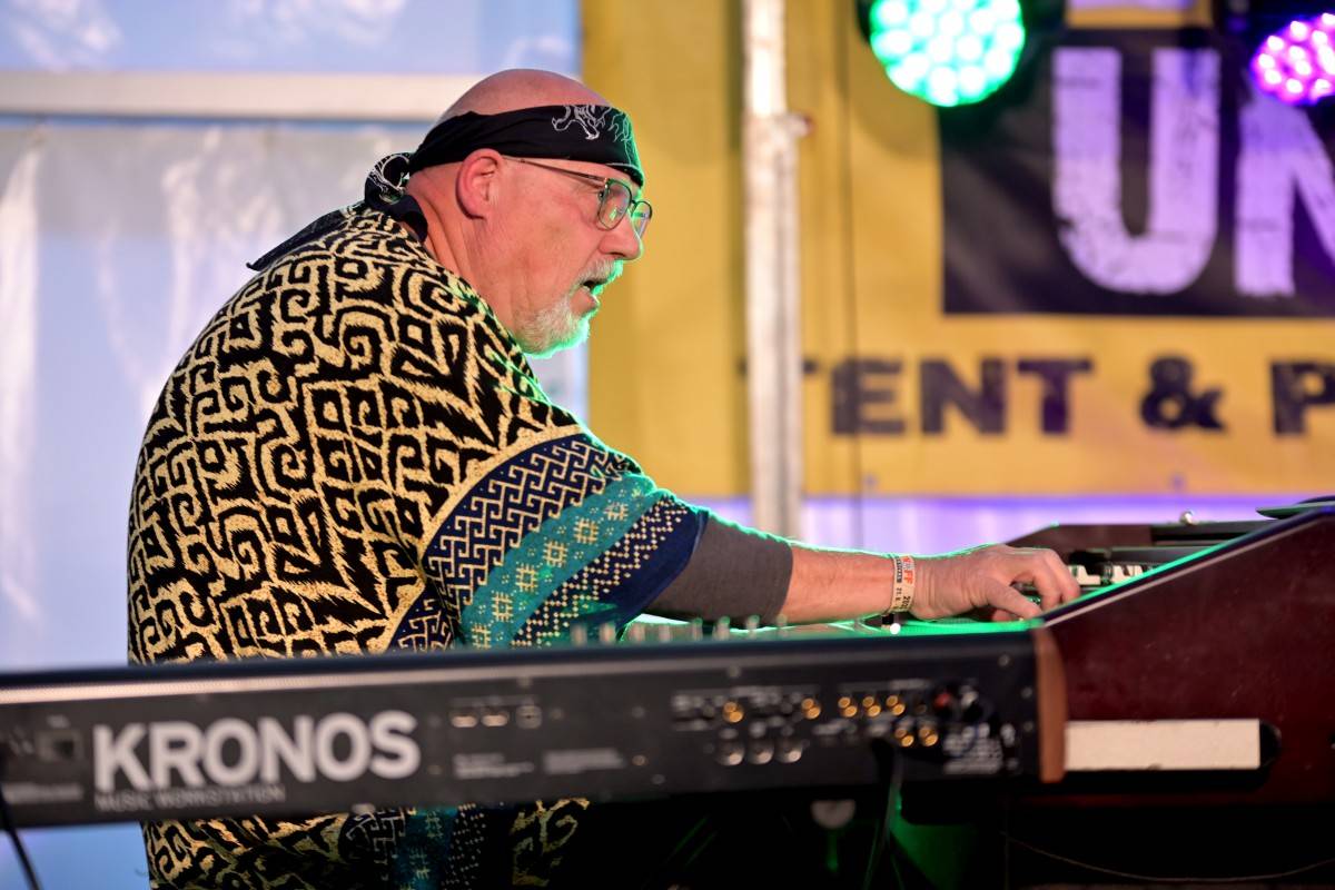 TrutnOFF, den druhý: Energií sálající Monkey Business, ostřílení punkeři SPS i hvězdný Johnny Rotten