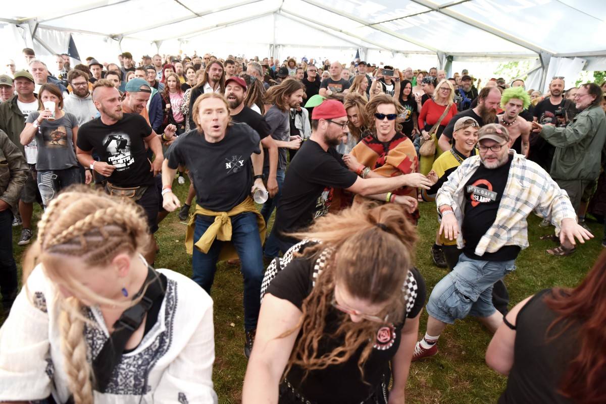 TrutnOFF, den druhý: Energií sálající Monkey Business, ostřílení punkeři SPS i hvězdný Johnny Rotten