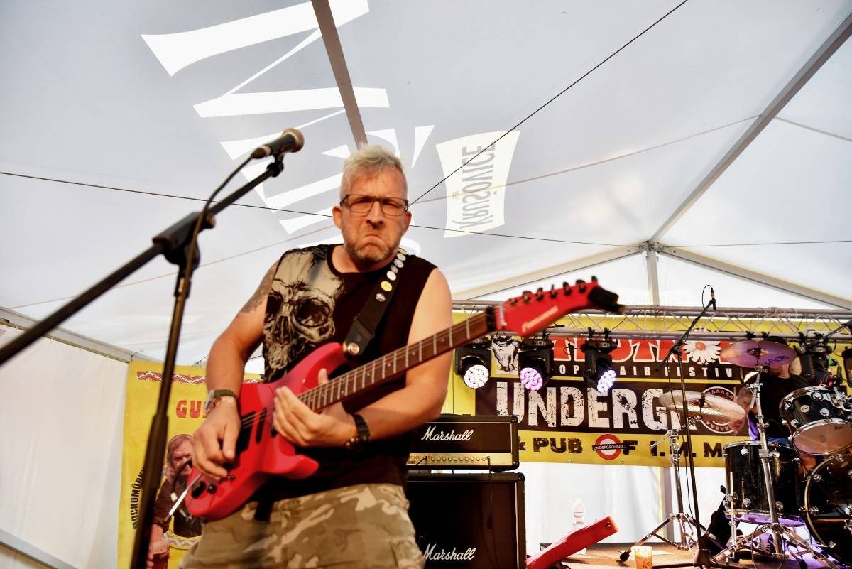 TrutnOFF, den druhý: Energií sálající Monkey Business, ostřílení punkeři SPS i hvězdný Johnny Rotten