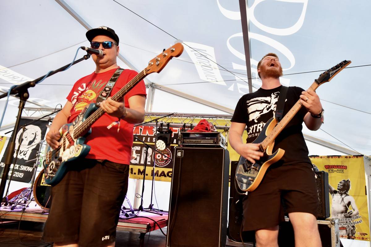 TrutnOFF, den druhý: Energií sálající Monkey Business, ostřílení punkeři SPS i hvězdný Johnny Rotten