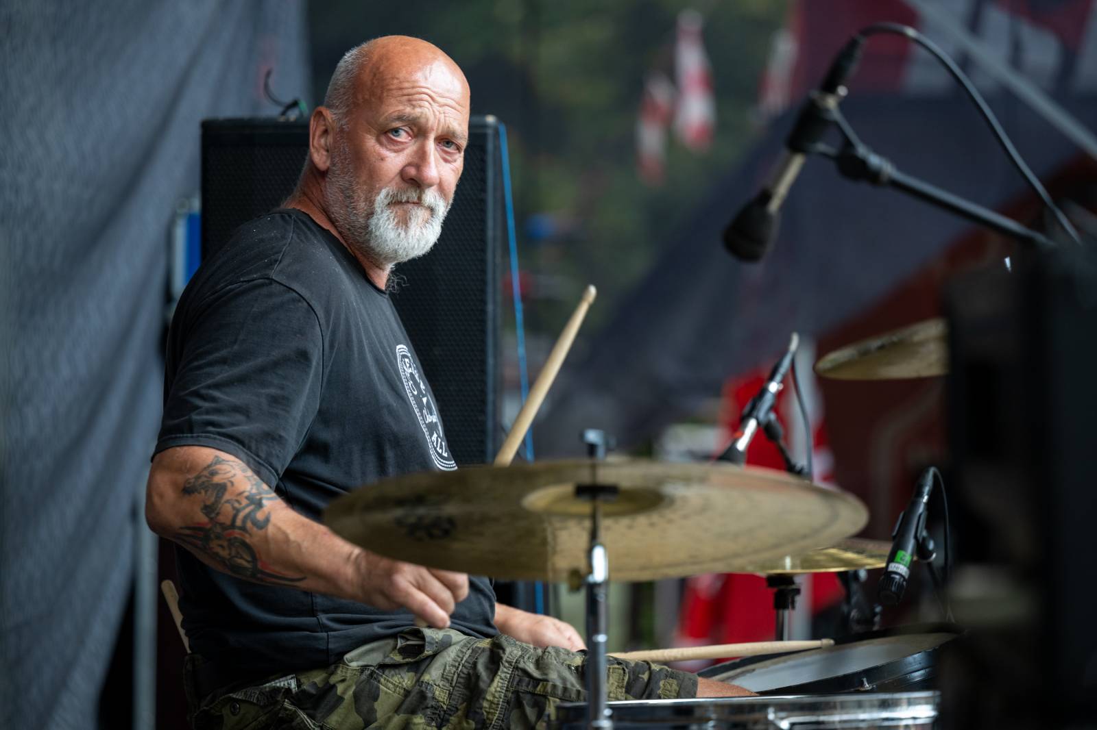 Tři sestry přivezly do Dačic kus punku. Kvůli výpadkům elektřiny se hrálo i potmě