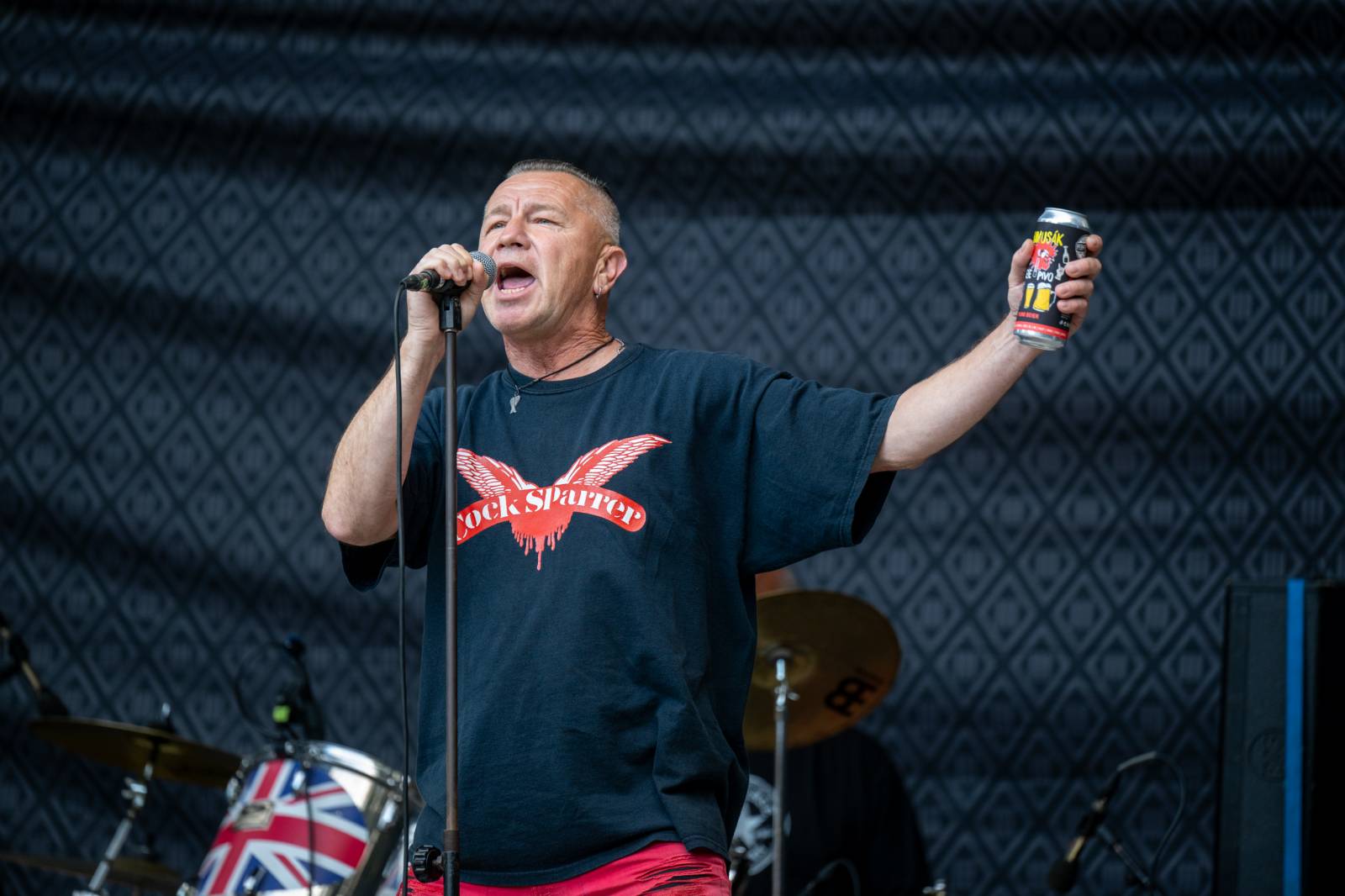 Tři sestry přivezly do Dačic kus punku. Kvůli výpadkům elektřiny se hrálo i potmě