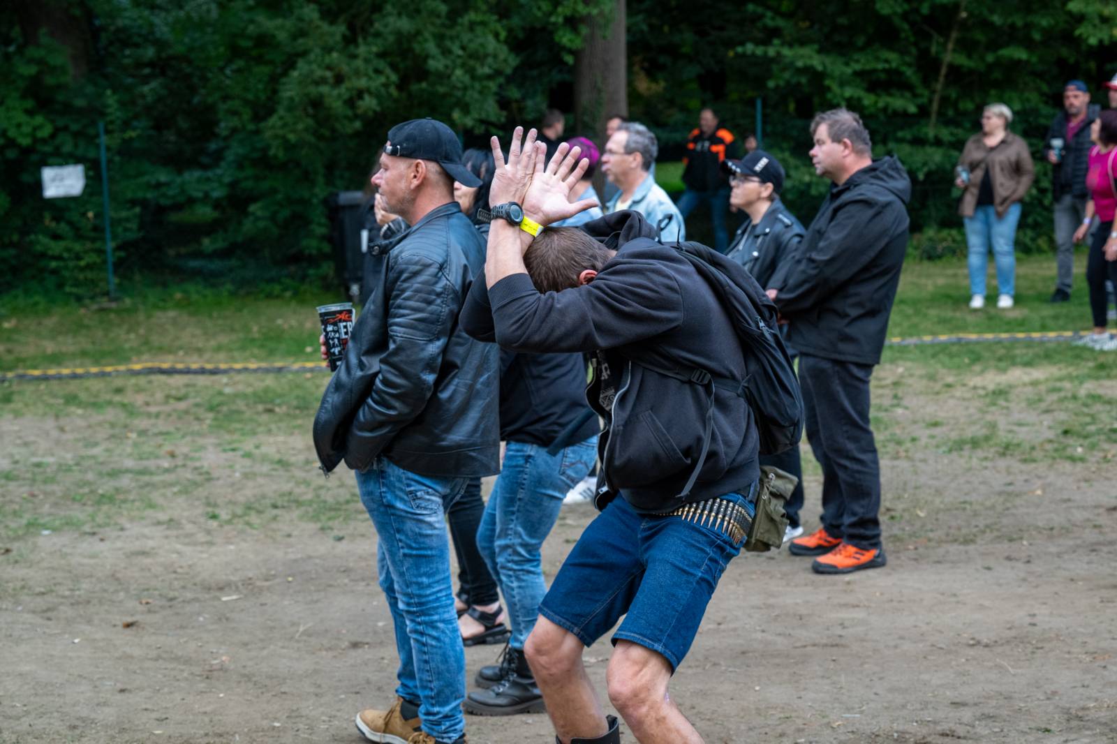 Tři sestry přivezly do Dačic kus punku. Kvůli výpadkům elektřiny se hrálo i potmě