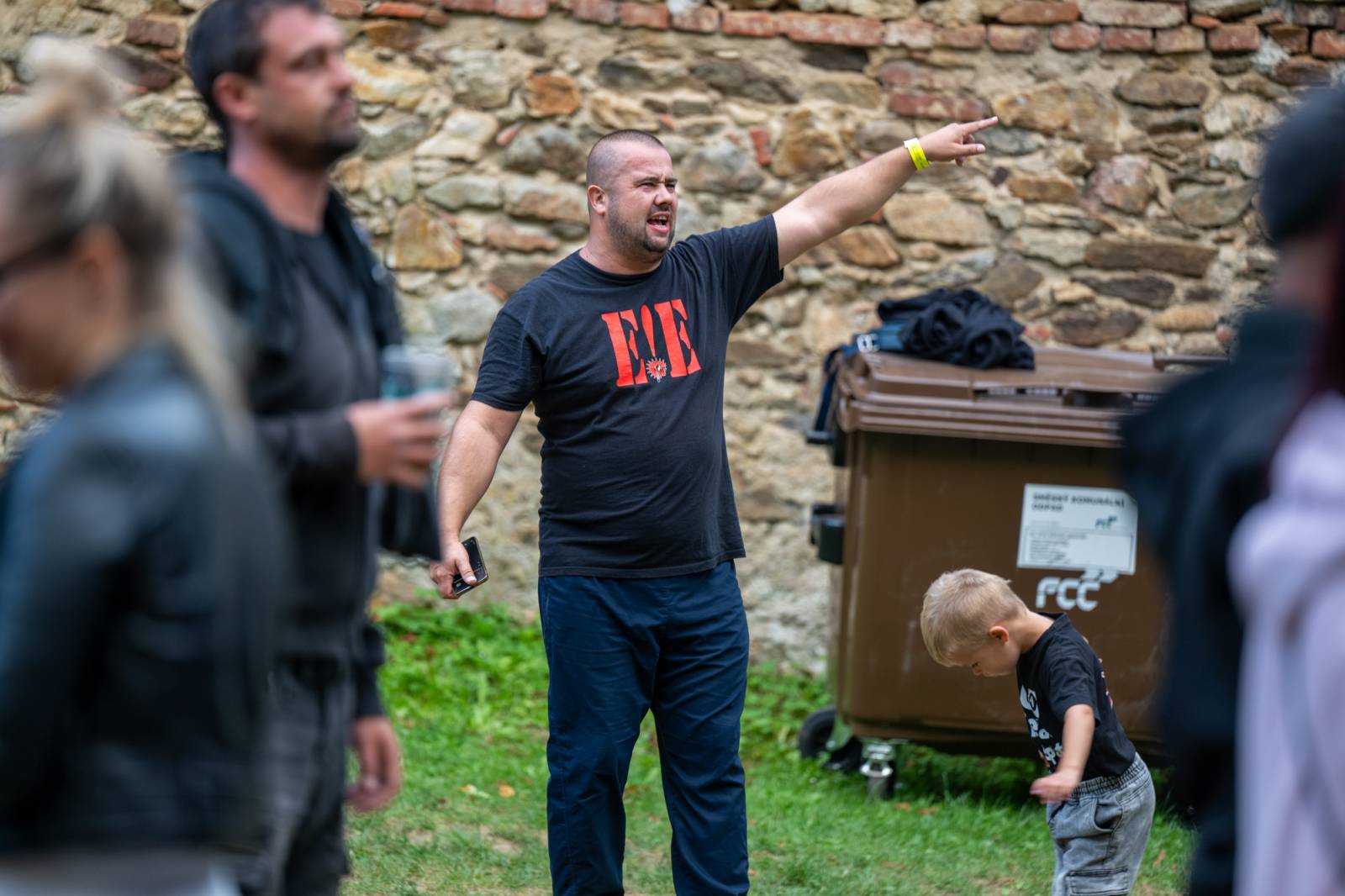 Tři sestry přivezly do Dačic kus punku. Kvůli výpadkům elektřiny se hrálo i potmě