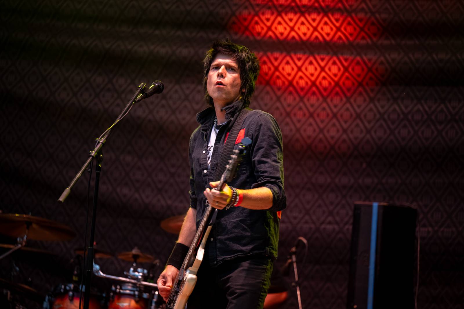 Tři sestry přivezly do Dačic kus punku. Kvůli výpadkům elektřiny se hrálo i potmě