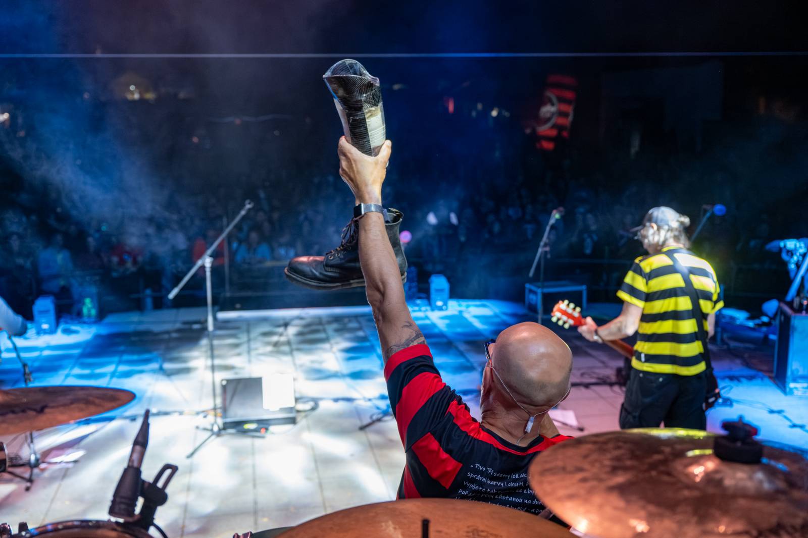 Tři sestry přivezly do Dačic kus punku. Kvůli výpadkům elektřiny se hrálo i potmě