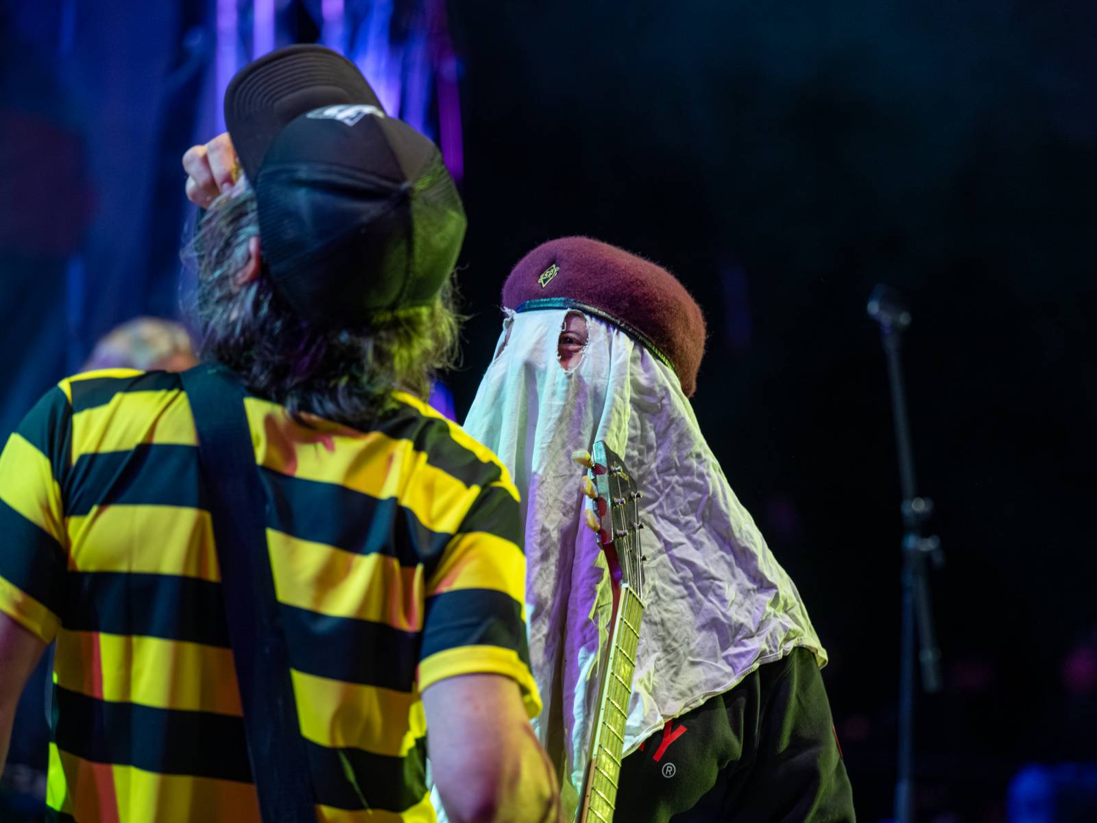 Tři sestry přivezly do Dačic kus punku. Kvůli výpadkům elektřiny se hrálo i potmě