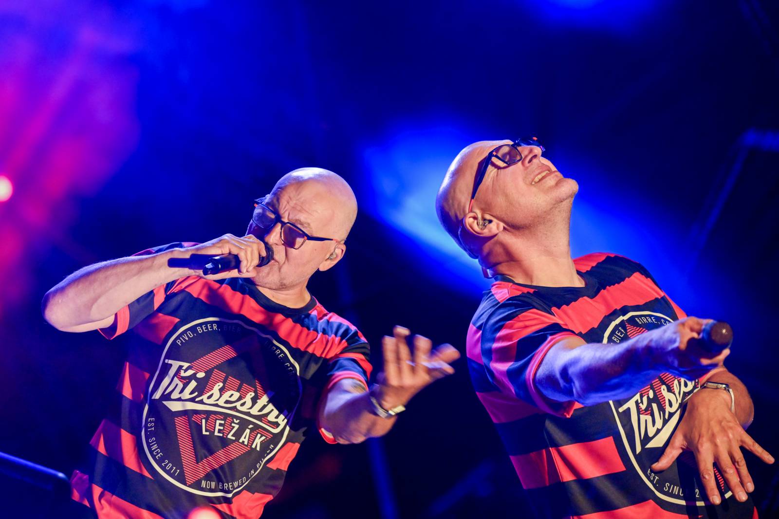 Tři sestry přivezly do Dačic kus punku. Kvůli výpadkům elektřiny se hrálo i potmě