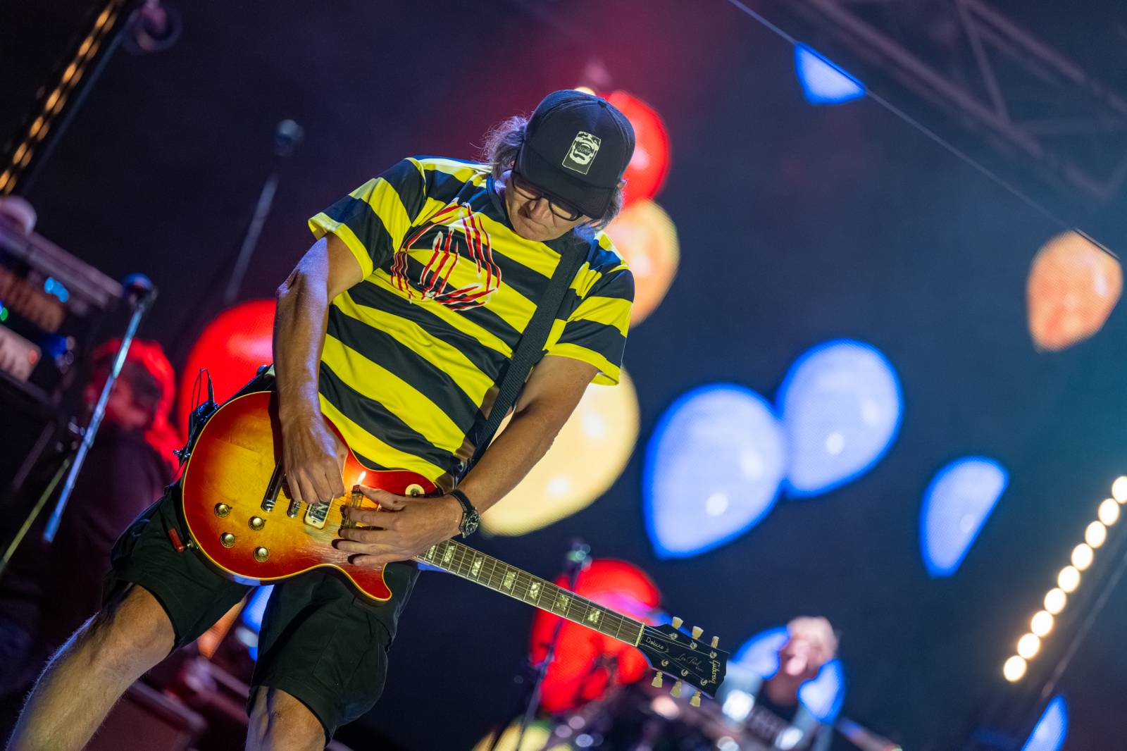 Tři sestry přivezly do Dačic kus punku. Kvůli výpadkům elektřiny se hrálo i potmě