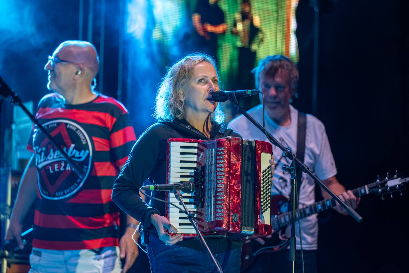 Tři sestry přivezly do Dačic kus punku. Kvůli výpadkům elektřiny se hrálo i potmě