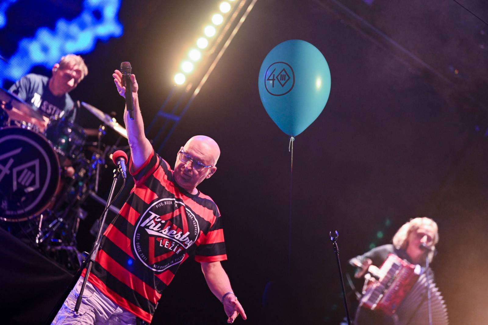 Tři sestry přivezly do Dačic kus punku. Kvůli výpadkům elektřiny se hrálo i potmě