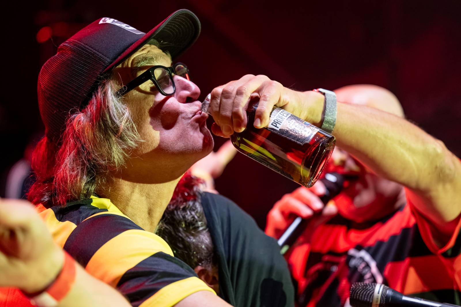 Tři sestry přivezly do Dačic kus punku. Kvůli výpadkům elektřiny se hrálo i potmě