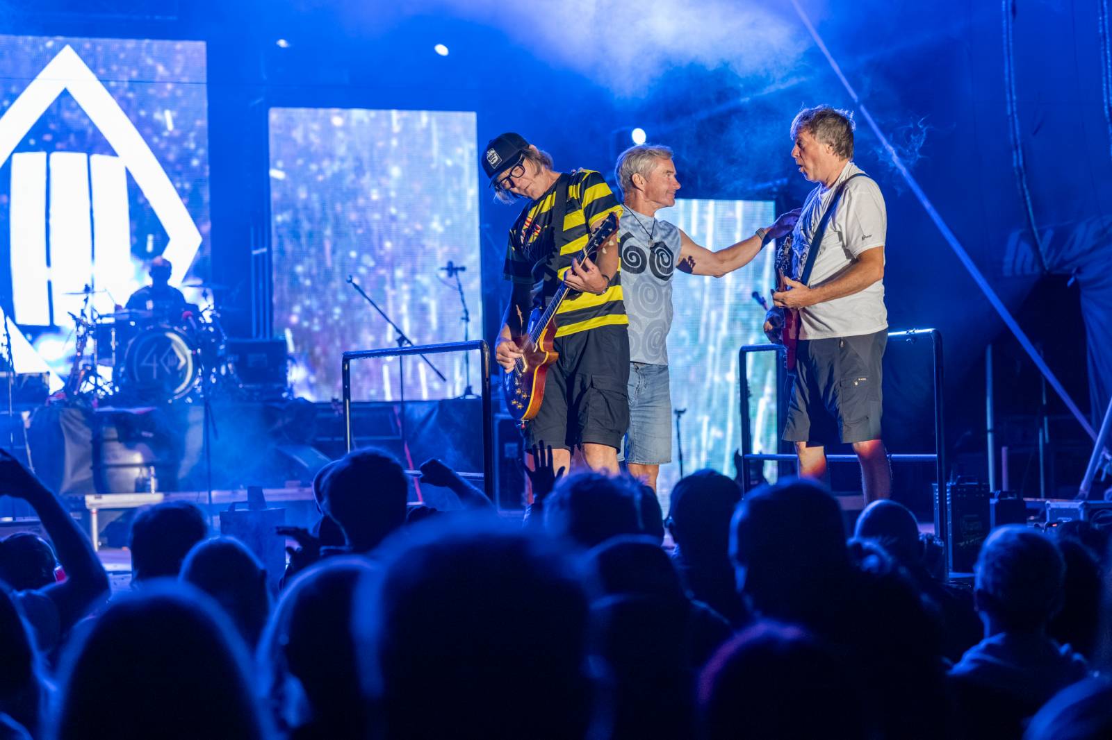 Tři sestry přivezly do Dačic kus punku. Kvůli výpadkům elektřiny se hrálo i potmě