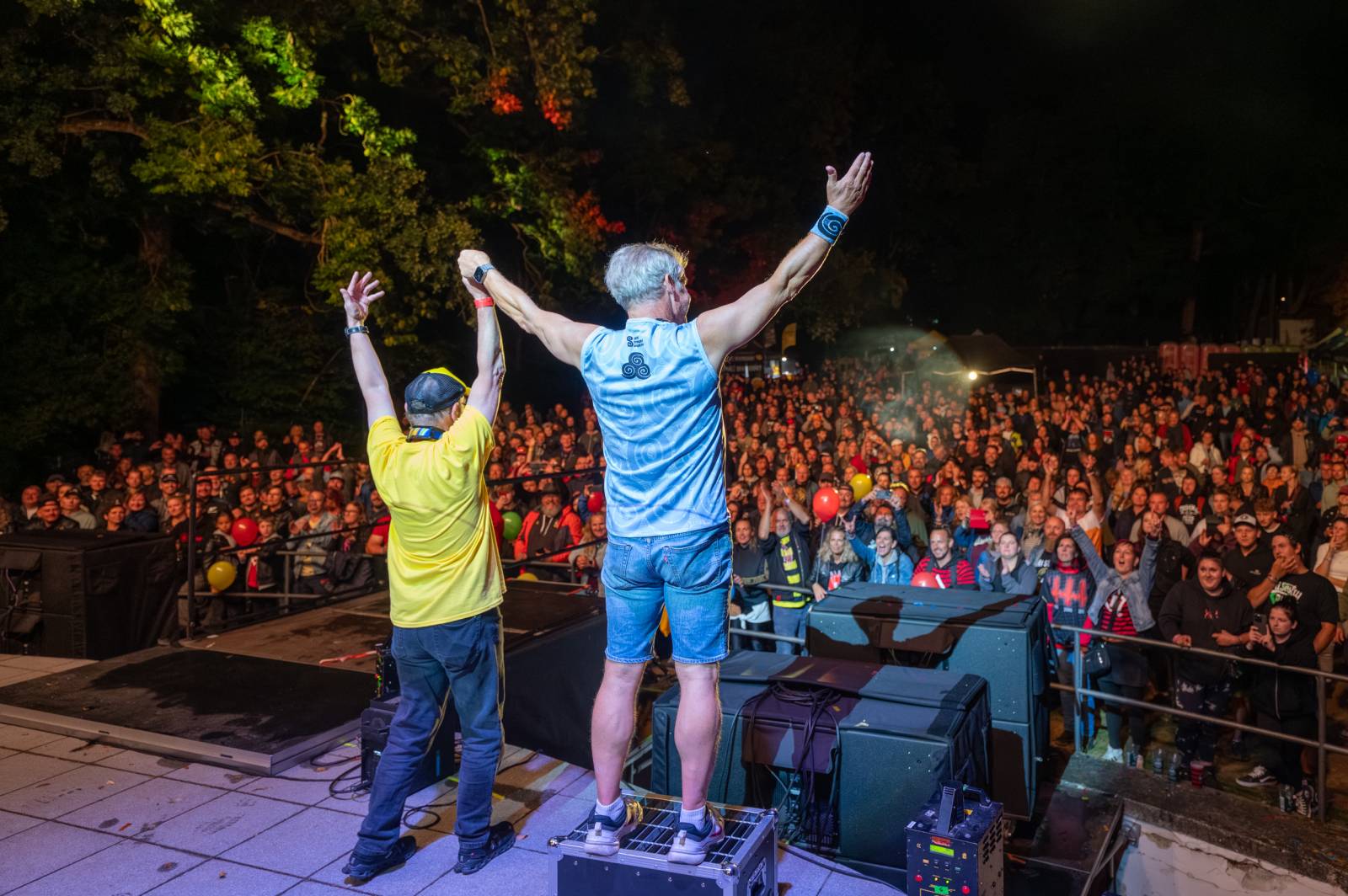 Tři sestry přivezly do Dačic kus punku. Kvůli výpadkům elektřiny se hrálo i potmě