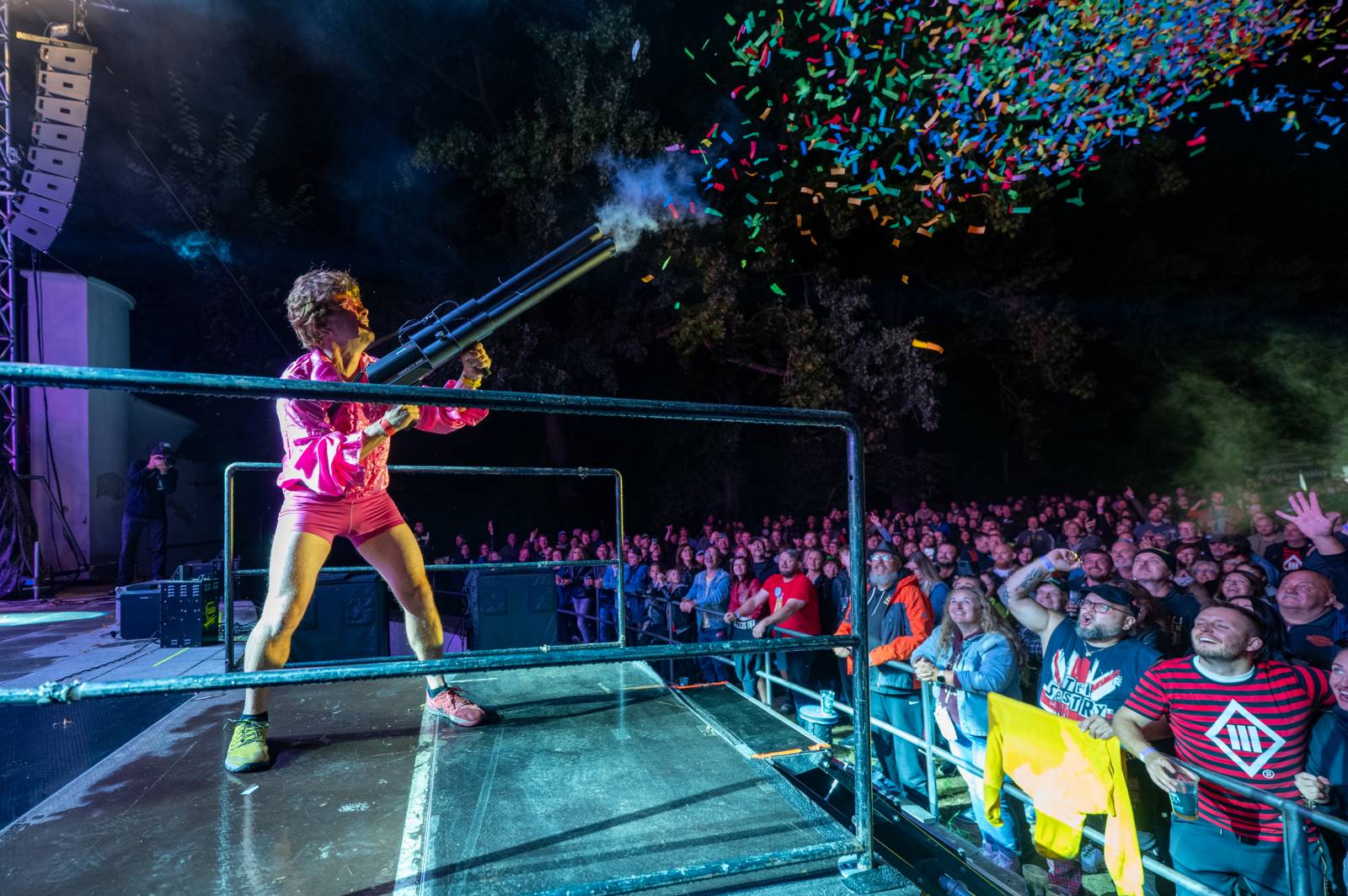 Tři sestry přivezly do Dačic kus punku. Kvůli výpadkům elektřiny se hrálo i potmě