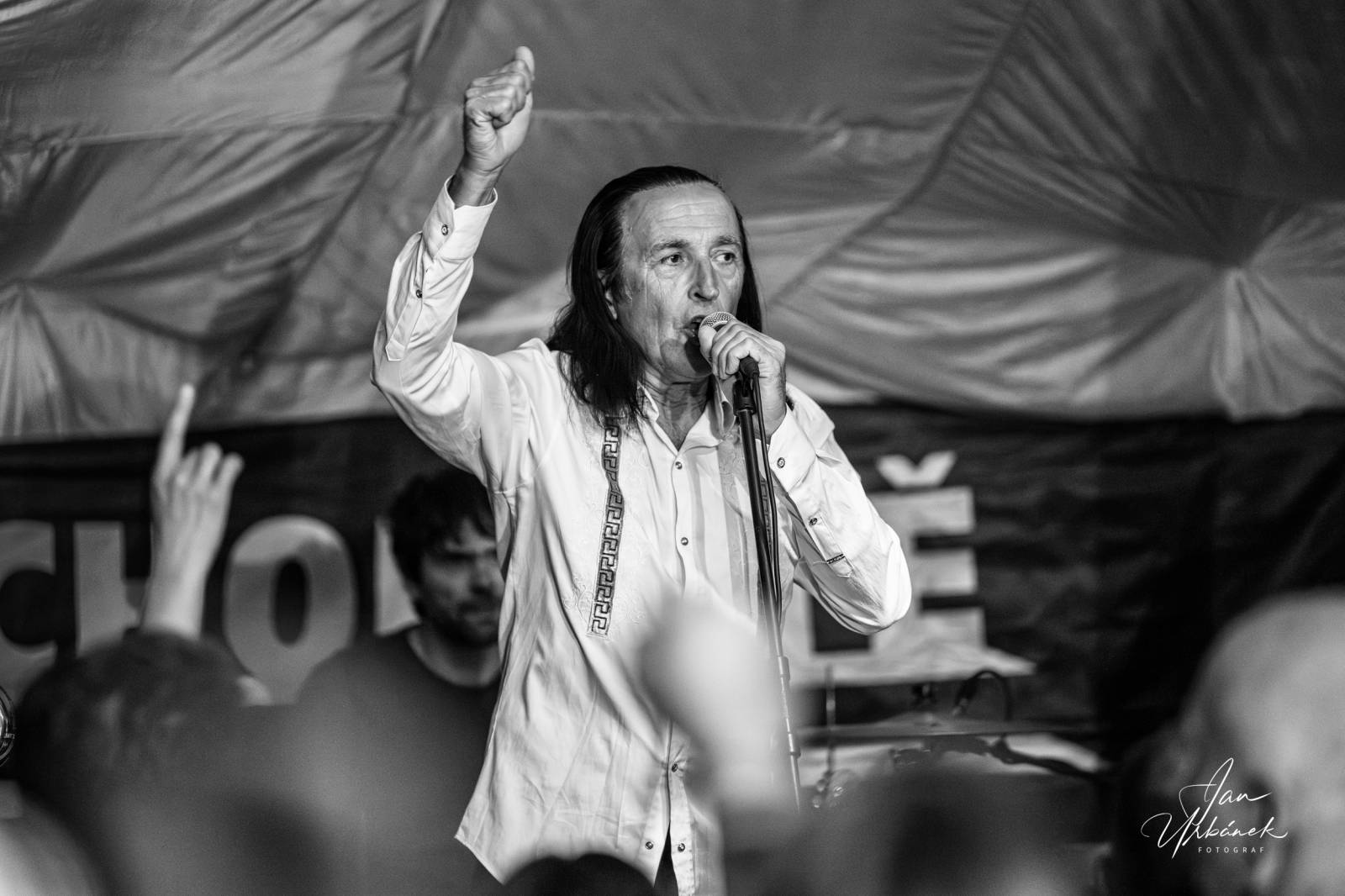 Schodiště je stále plné energie, kapela zaplnila stan na Letní Letné