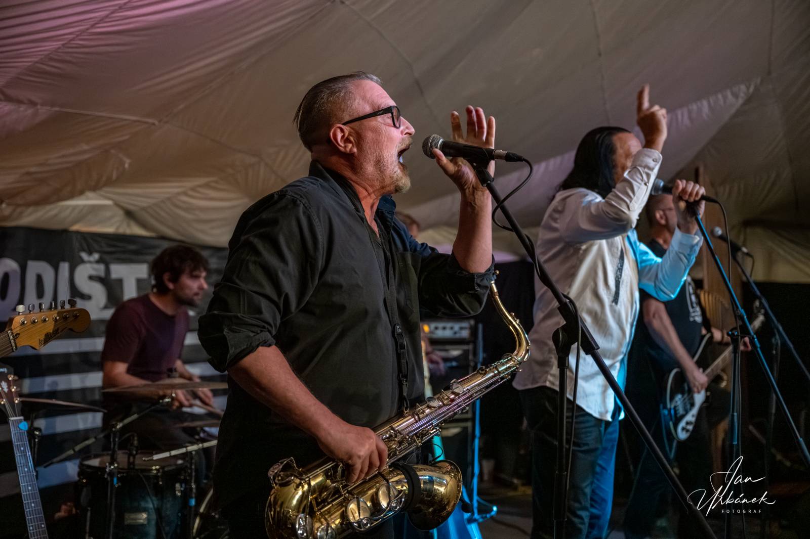 Schodiště je stále plné energie, kapela zaplnila stan na Letní Letné