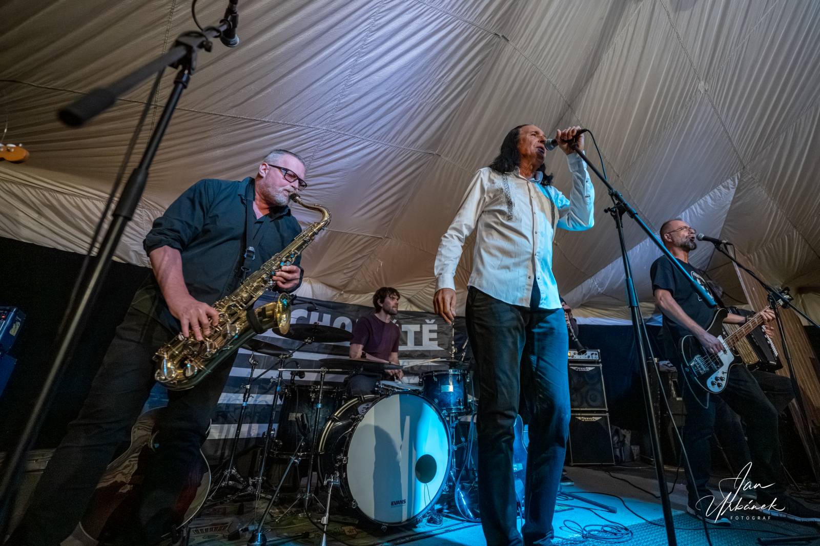 Schodiště je stále plné energie, kapela zaplnila stan na Letní Letné