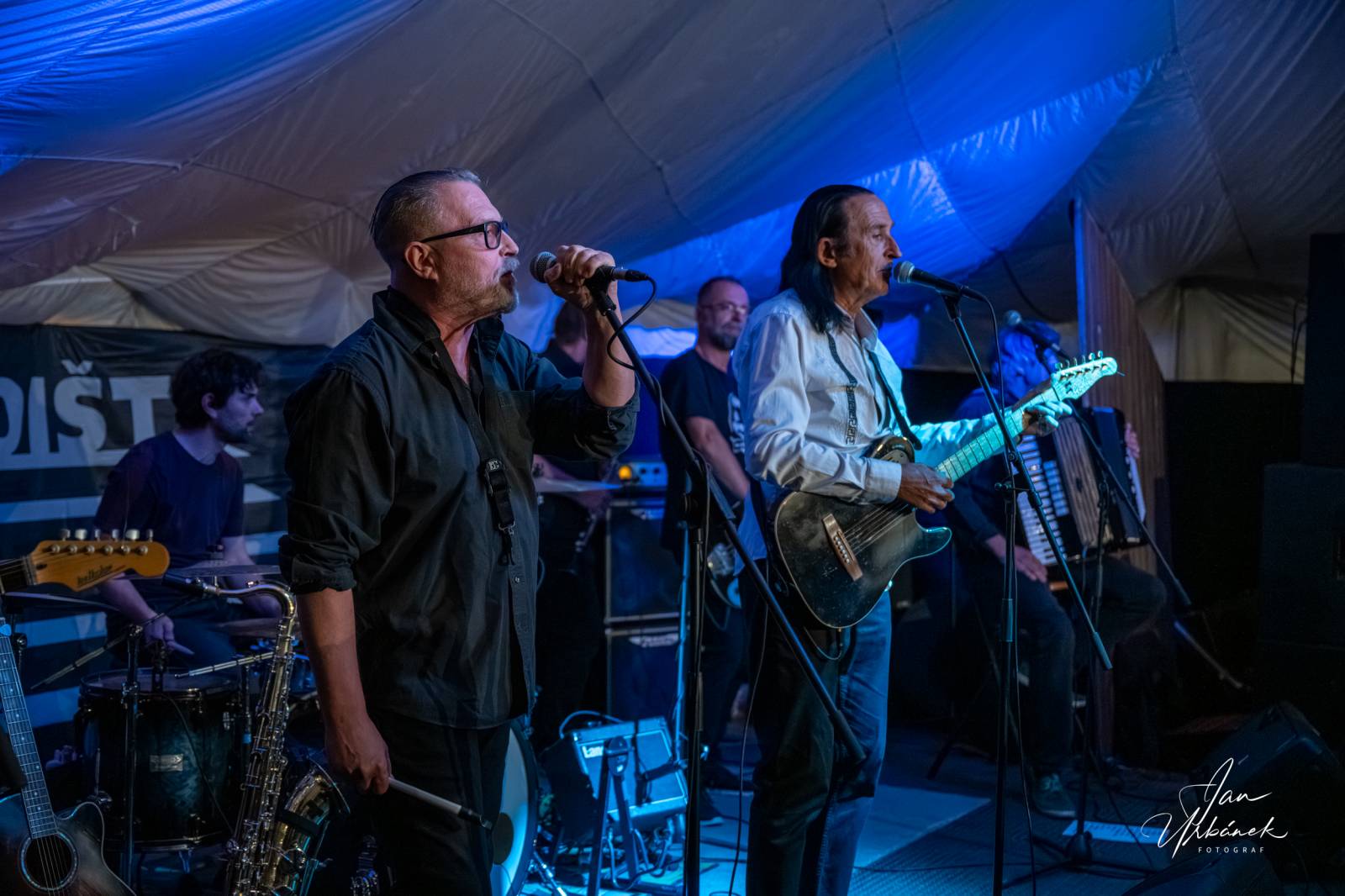 Schodiště je stále plné energie, kapela zaplnila stan na Letní Letné