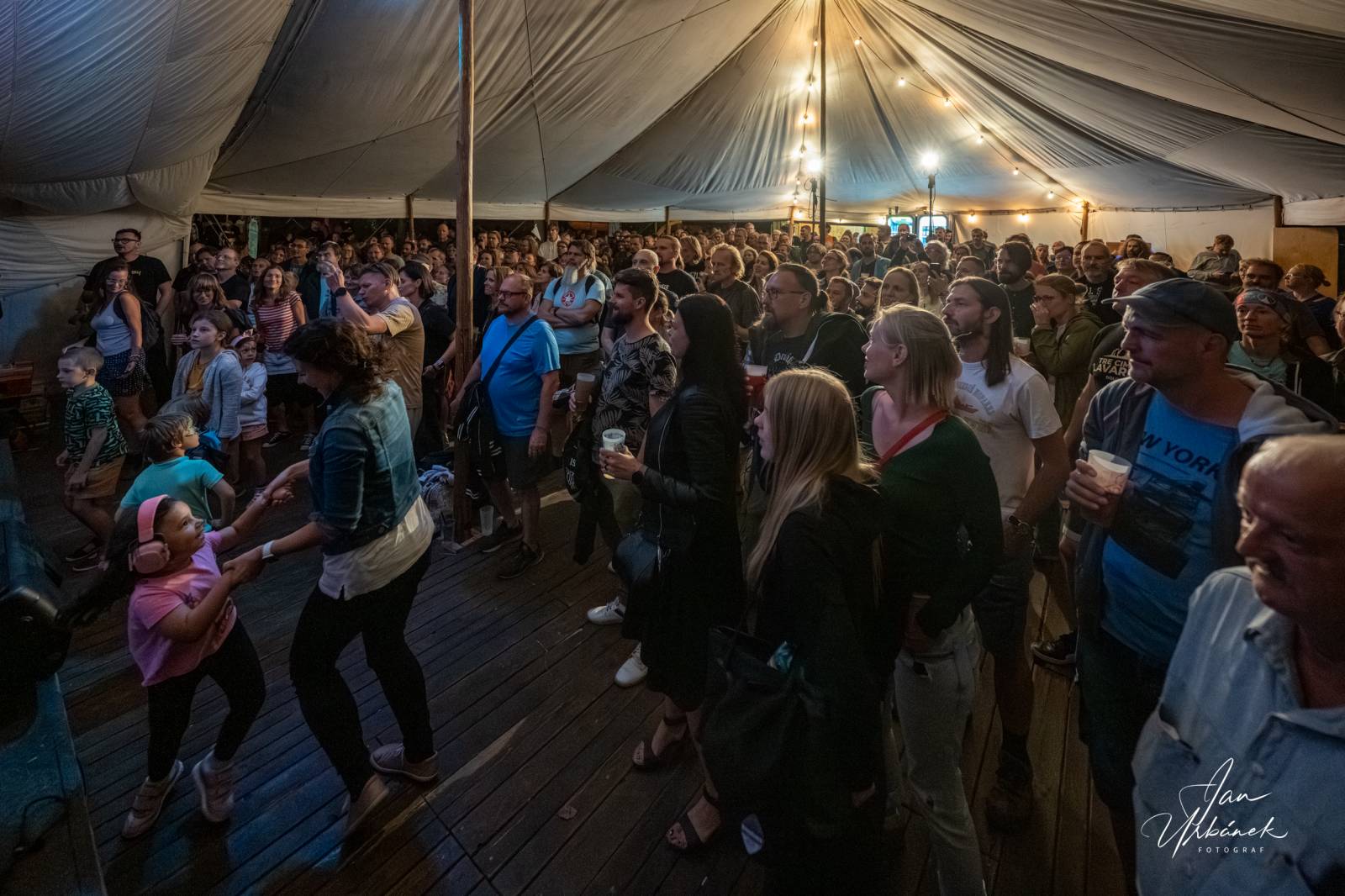 Schodiště je stále plné energie, kapela zaplnila stan na Letní Letné