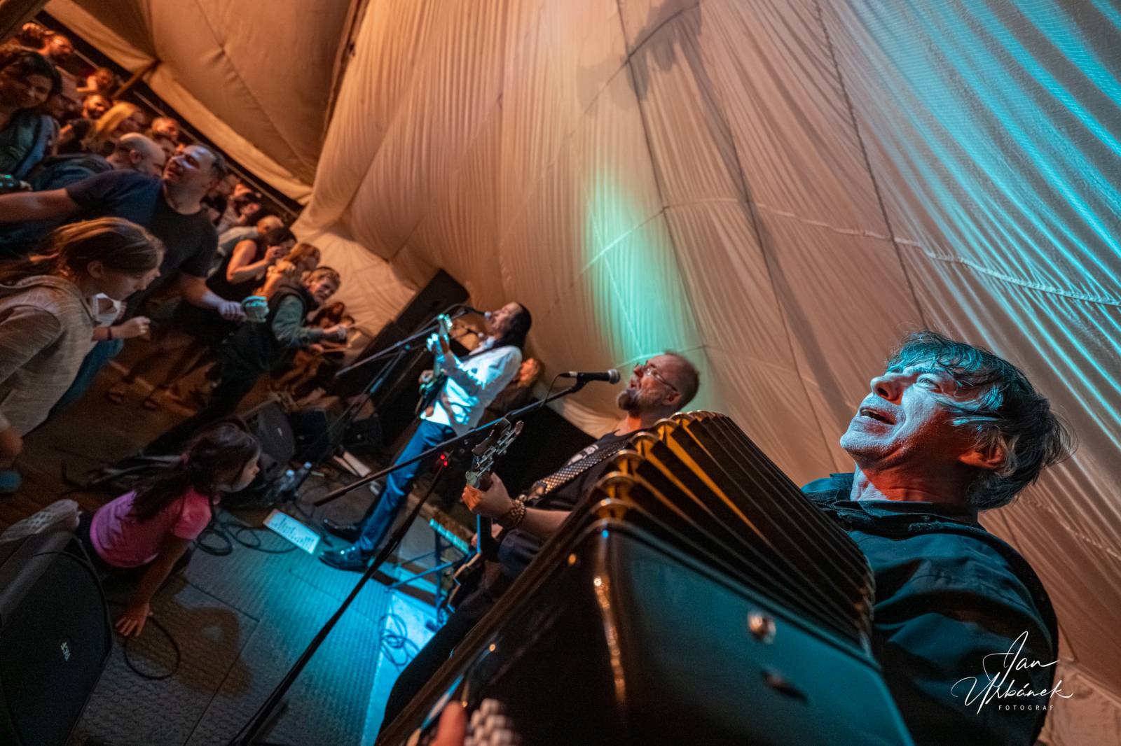 Schodiště je stále plné energie, kapela zaplnila stan na Letní Letné