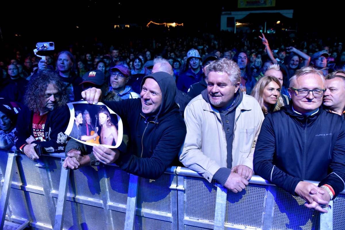 TrutnOFF nezastavil ani déšť. Sobota patřila Pražskému výběru, Michalovi Prokopovi i Visacímu zámku