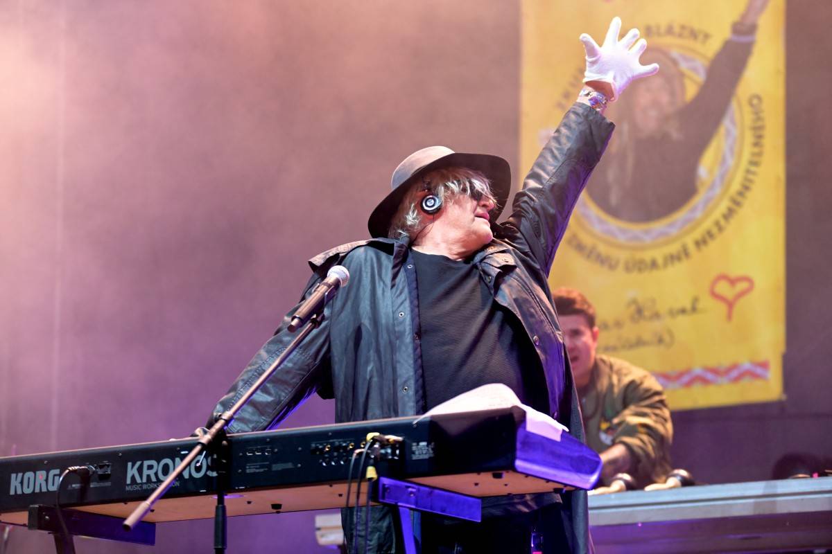 TrutnOFF nezastavil ani déšť. Sobota patřila Pražskému výběru, Michalovi Prokopovi i Visacímu zámku