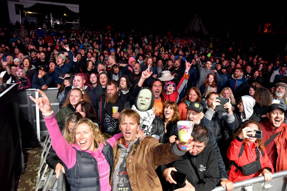 TrutnOFF nezastavil ani déšť. Sobota patřila Pražskému výběru, Michalovi Prokopovi i Visacímu zámku