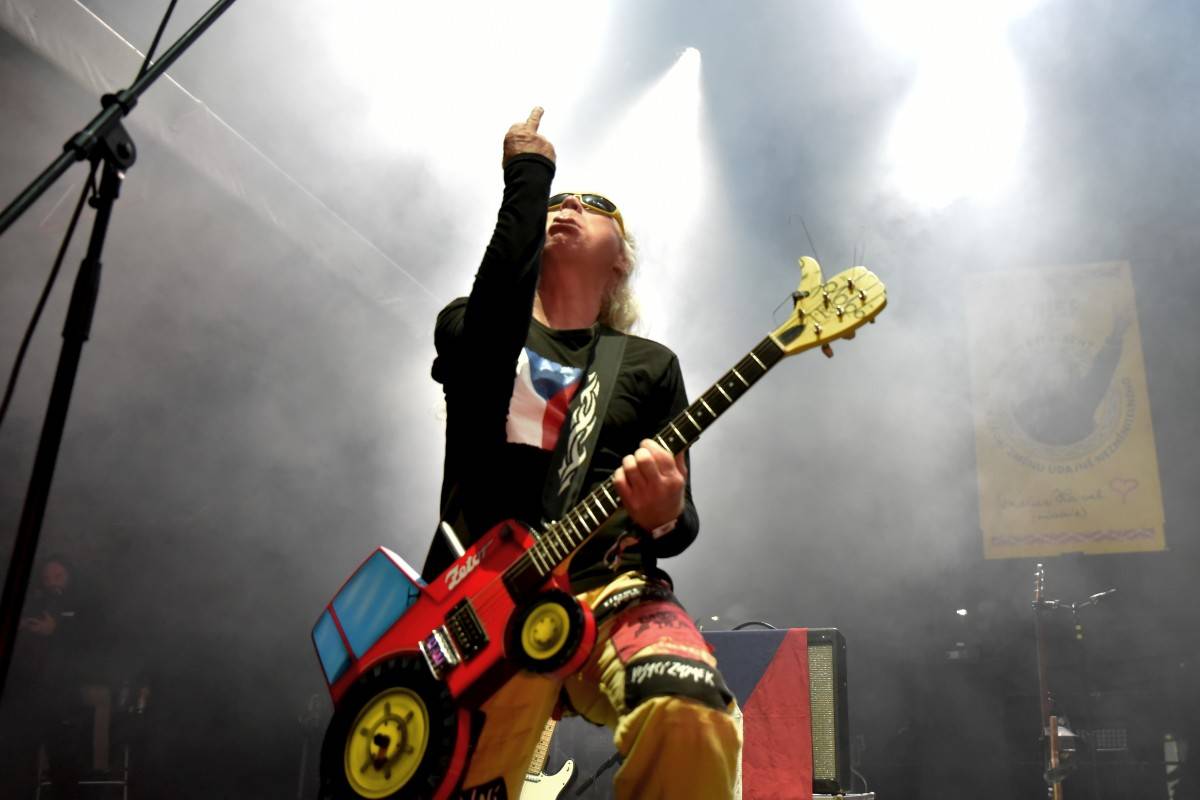 TrutnOFF nezastavil ani déšť. Sobota patřila Pražskému výběru, Michalovi Prokopovi i Visacímu zámku