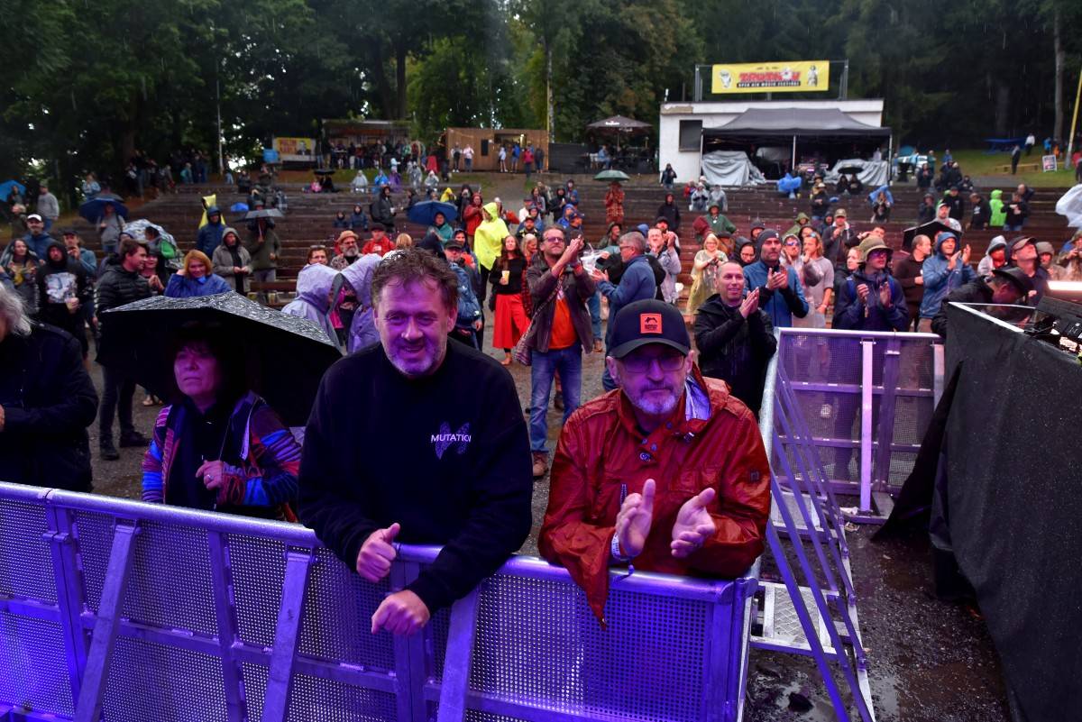 TrutnOFF nezastavil ani déšť. Sobota patřila Pražskému výběru, Michalovi Prokopovi i Visacímu zámku