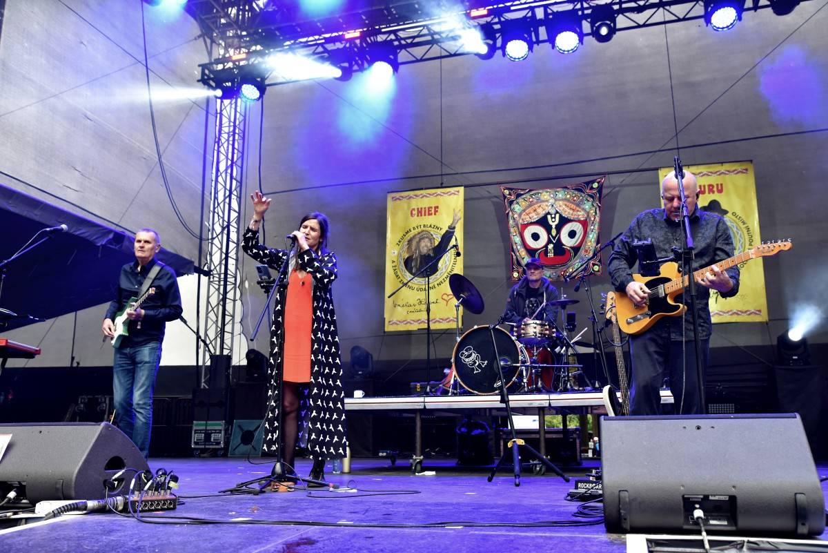 TrutnOFF nezastavil ani déšť. Sobota patřila Pražskému výběru, Michalovi Prokopovi i Visacímu zámku